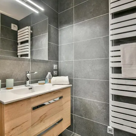Les De L'aiguille C202 Apartment